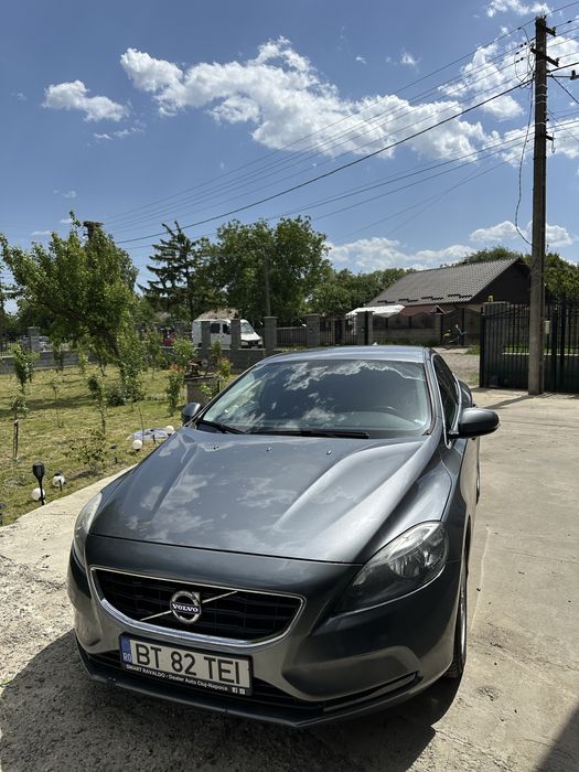 VOLVO V40 2015