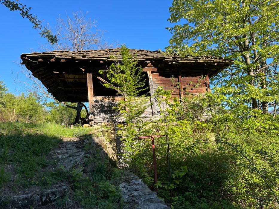 Продавам къща с плевня в село Долни Радковци, област Трявна
