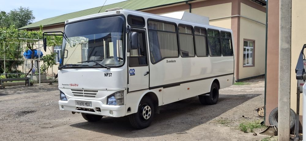 Автобус Исузу 2011