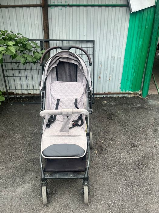 Продам прогулочную коляску