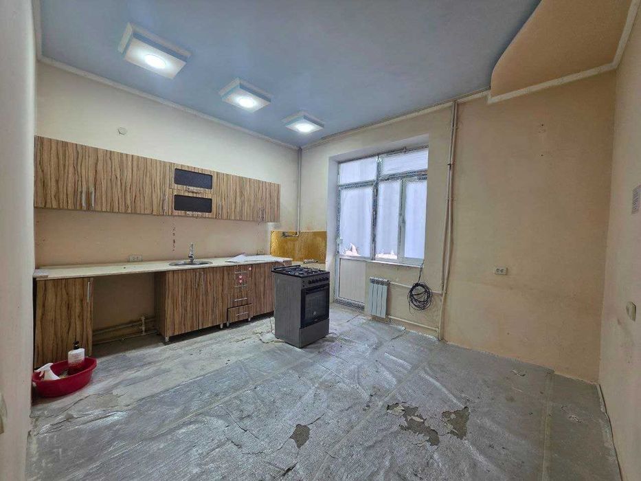 Продаётся 4х комн квартира на 1 этаже Ор-р  5 микрорайон Сомий Шайх