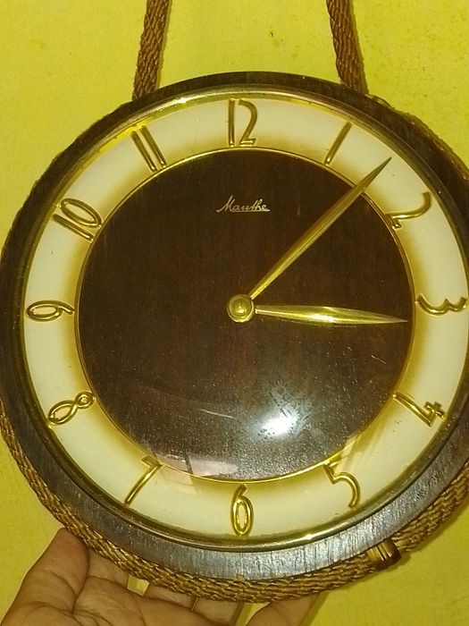 Стар Германски Стенен Механичен Часовник -Маите.-Работи точно.