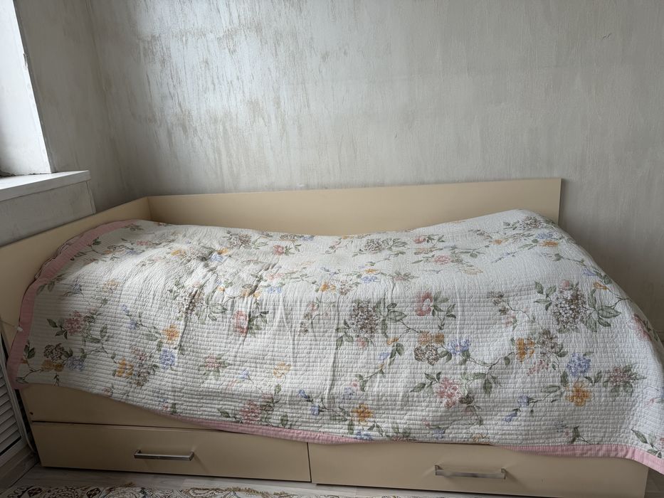Гарнитур, кресло ковер все вместе продам