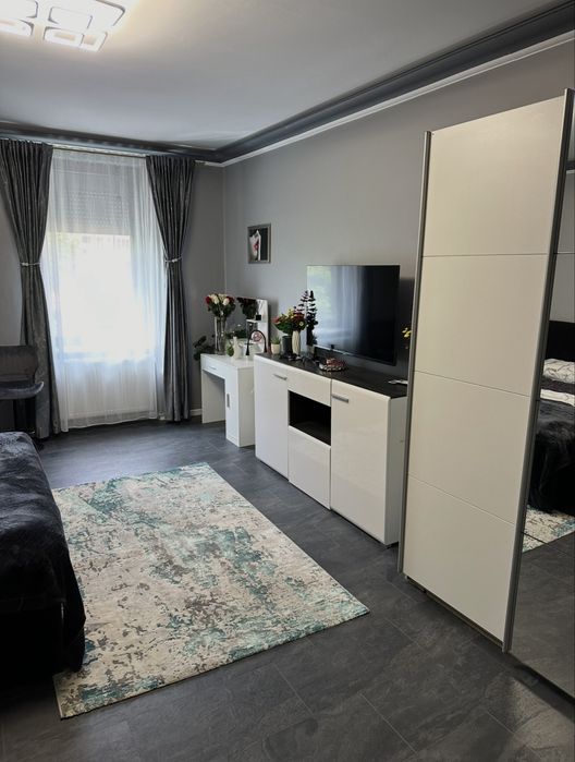 Propietar, vand apartament renovat si mobilat