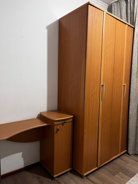 Продаю шкаф и кровать б/у.