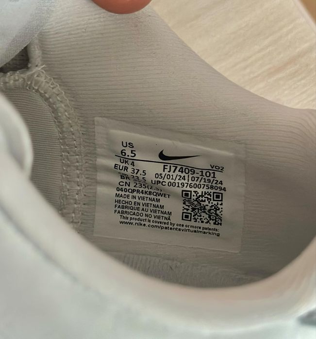 Чисто нови оригинални маратонки Nike