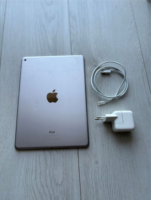 • Ipad   Air •  Pro •  Mini •