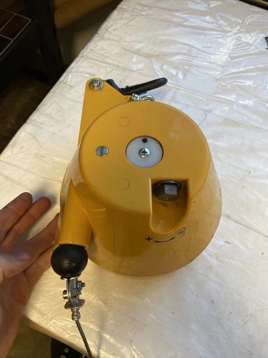 Opritor cadere cu cablu retractabil