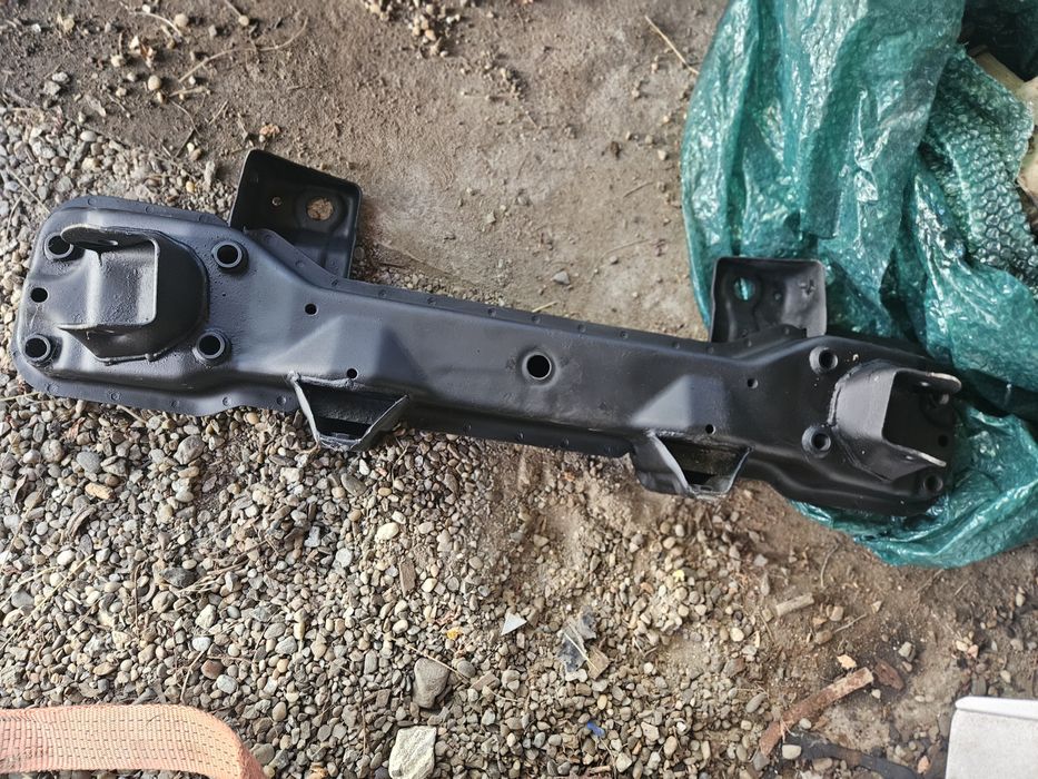 Traversa pe fața suzuki grand vitara 1999/ 2005 diesel sau benzina Jug