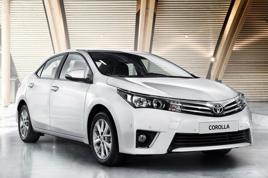 капот Toyota Corolla 2014