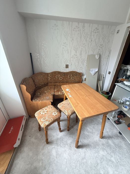 Стол + уголок + 2 табуретки