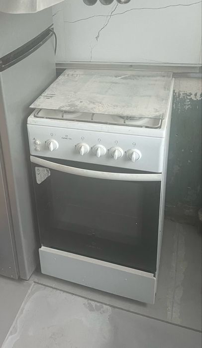 Продам газовую плиту и двери