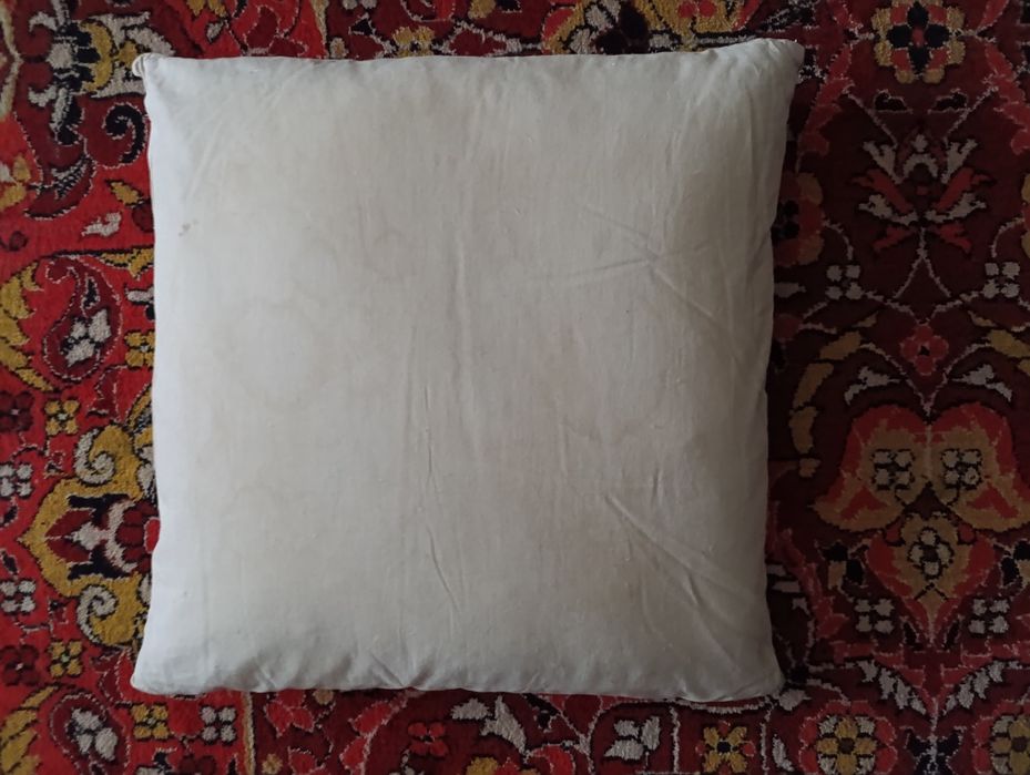 Подушка перьевые. Размер 50 см на 50 .см.