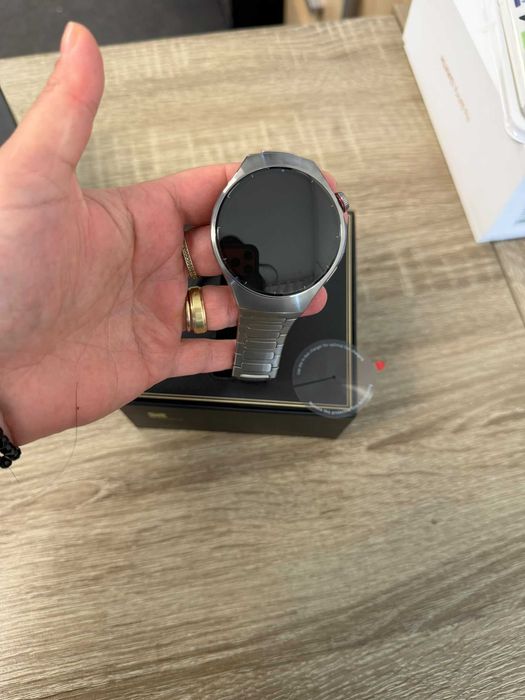 Vând HUAWEI Pura80 Pro si HUAWEI WATCH 5