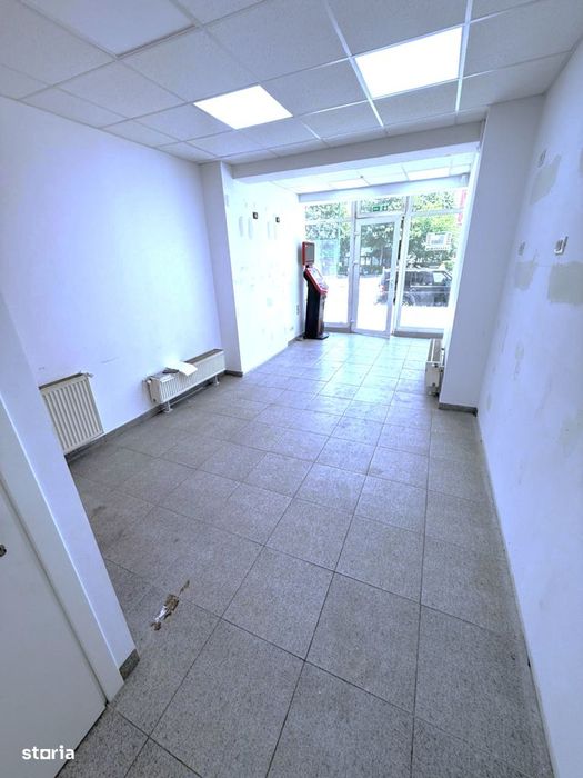 Spațiu comercial de închiriat cu vad, 85 mp, parter