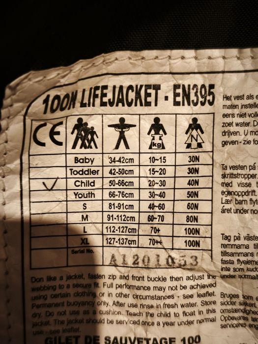 Продам детский спасательный жилет