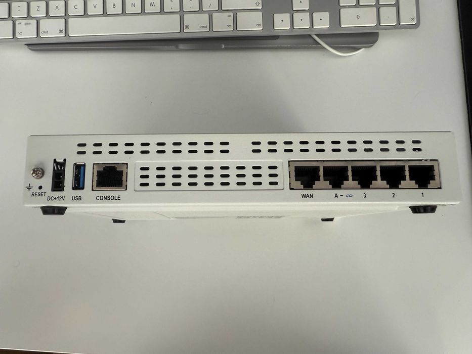 Firewall Fortinet FortiGate 40F ( FG-40F) Bucuresti Sectorul 1 • OLX.ro