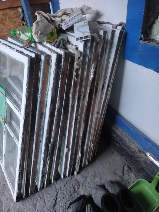 Продам рамы деревянные со стеклом бу