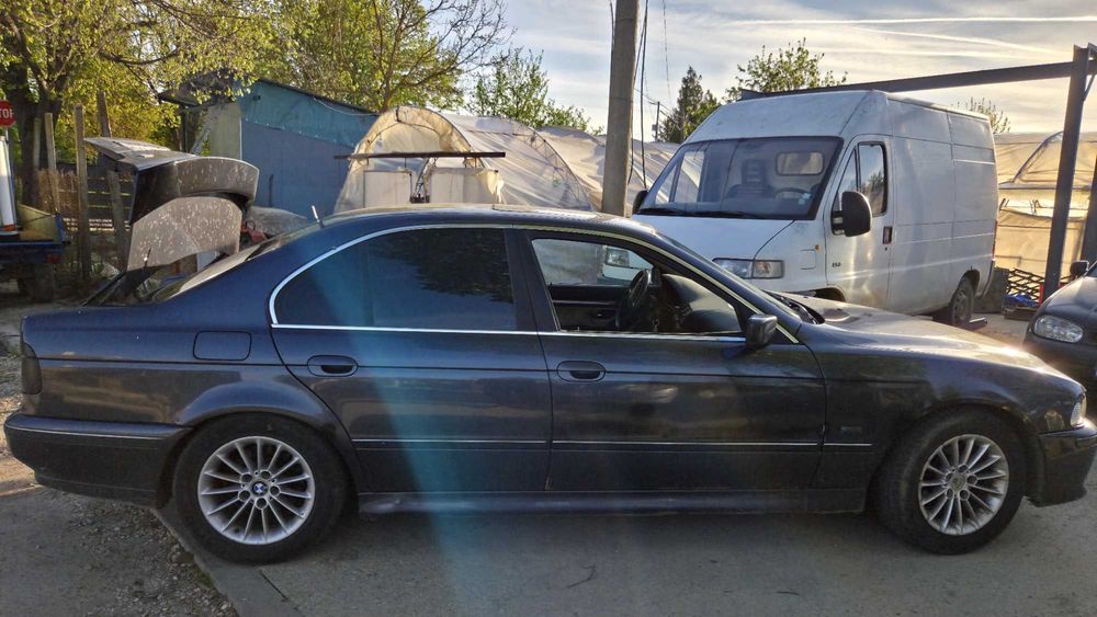 Е39 2.0 150 HP седан на части или цяла. В движение до края на април.
