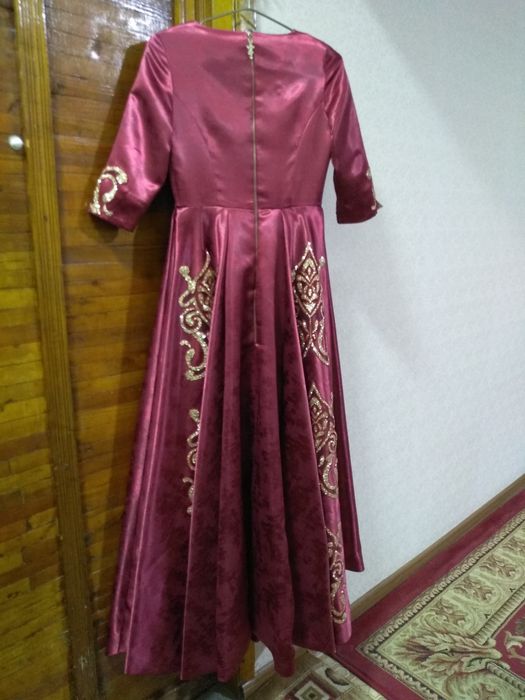 Продам выходное платье