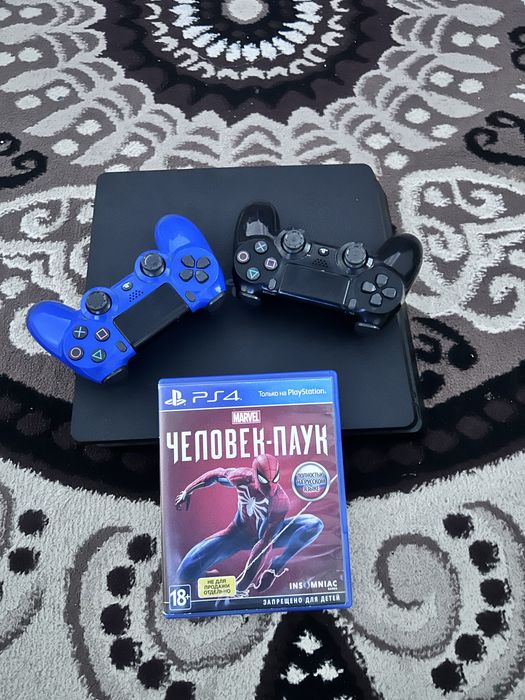 Play station 4 slim