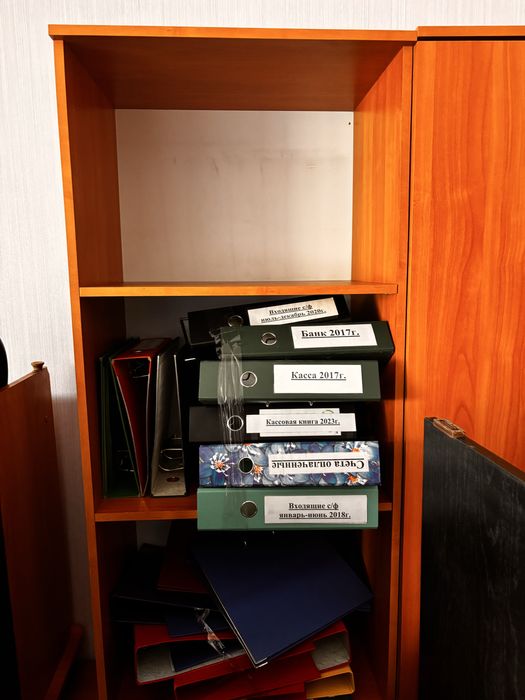 Продам офисную мебель.