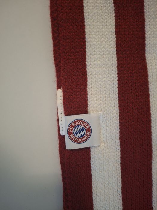 Vând fular Bayern München orginal