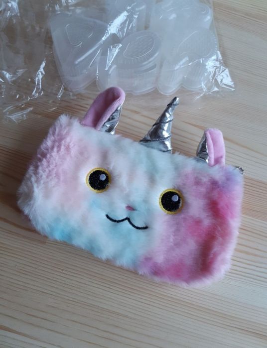 продам пенал, коврик для мышки, подставки