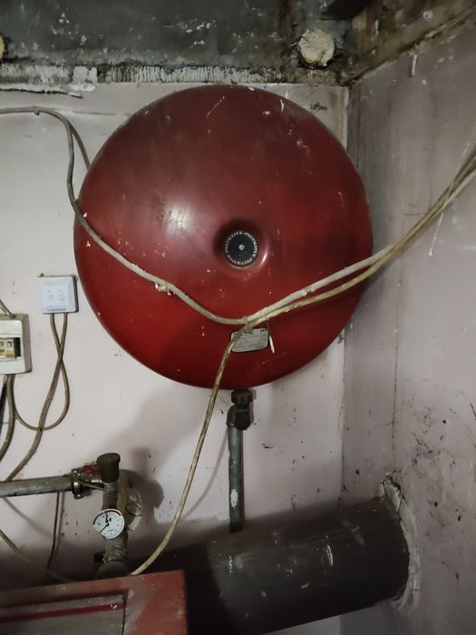 Centrala termica pe lemne 35 kw,in funcțiune +pufer 1000 litri cu boiler incorporat 300 litri+vas expansiune, pompe , amestecător linii, etc