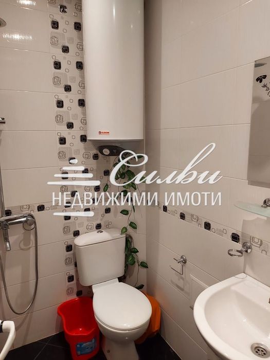 Дава се под наем Тристаен апартамент в Шумен, Център - 68 кв.м за 382.5 € - Снимка #7