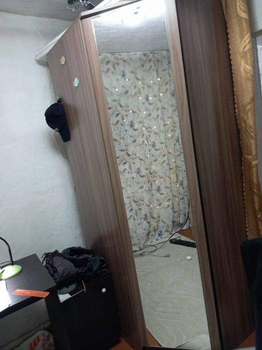 Угловой шкаф с зеркалом