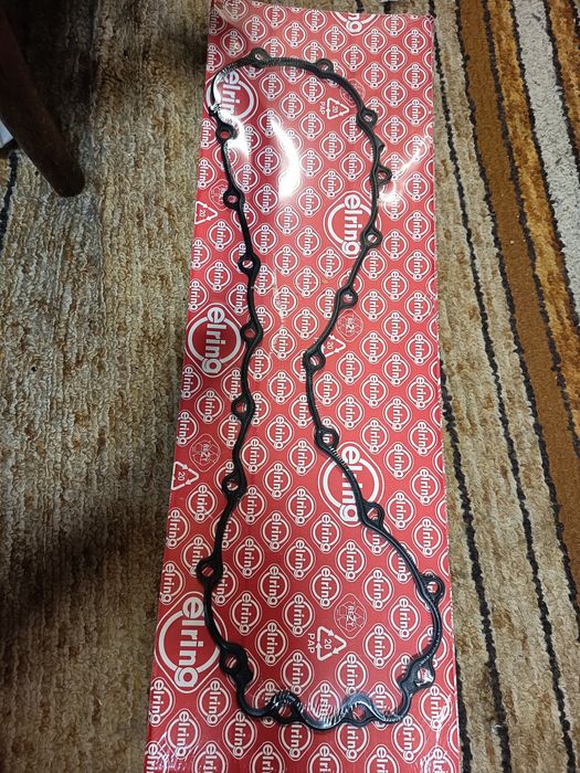 Продавам нови гарнитури за глава,картер,капак клапани,болтове за главата и комплект  ремък и ролка за Рено лагуна 1 ,1,9 ДЦИ