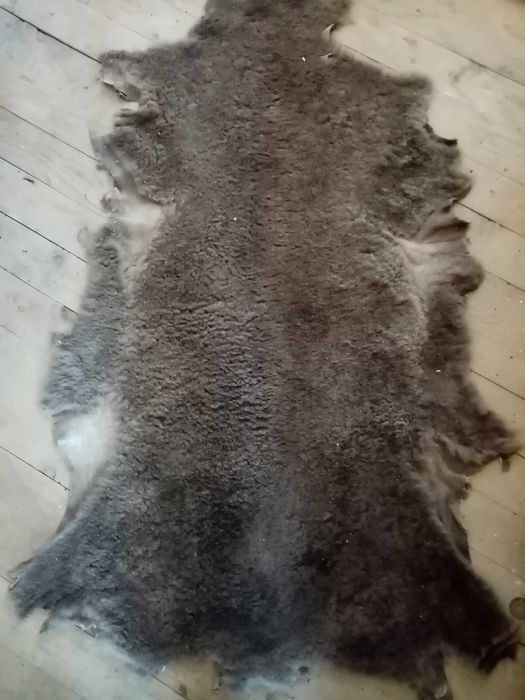 Обработени агнешки кожи