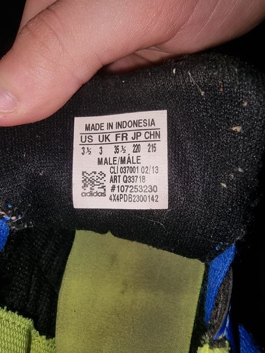 Ghete fotbal pentru teren sintetic