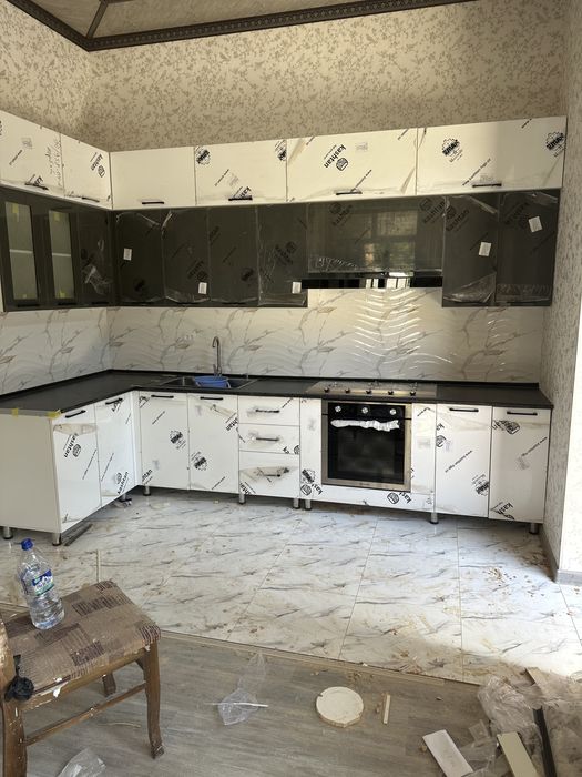 Кухонные гарнитуры из акрила