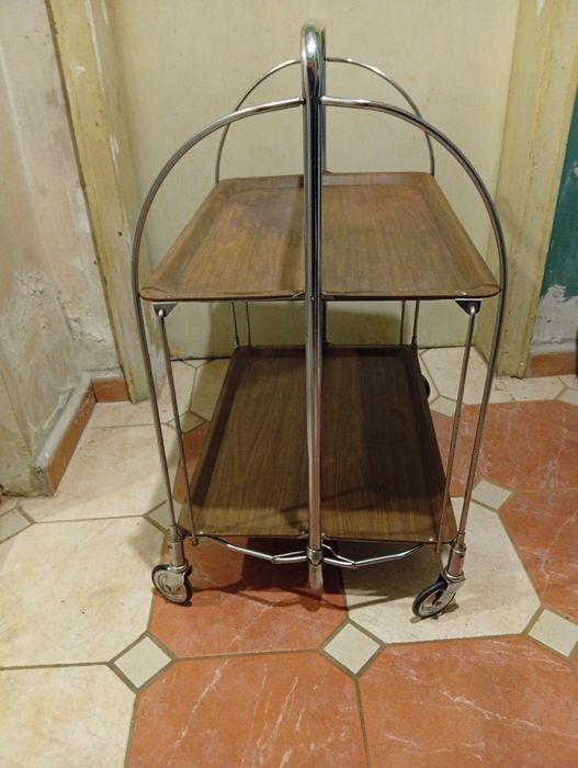 Сгъваема  масичка на колела