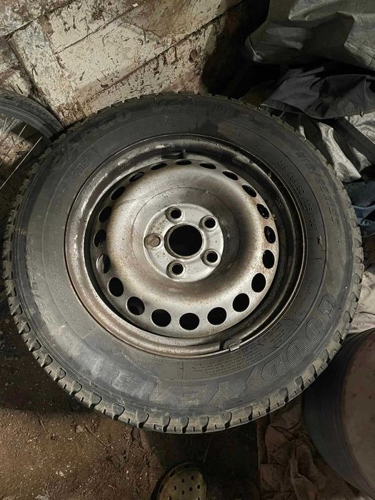 2 roti R16/65/215 C  cu anvelope all season GoodYear