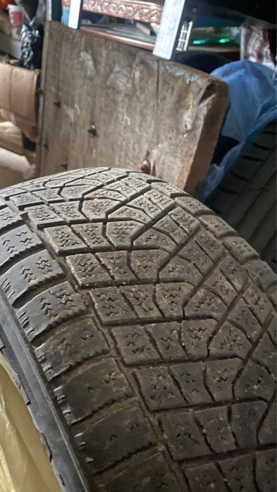 Продам резину на 18 все сезонные