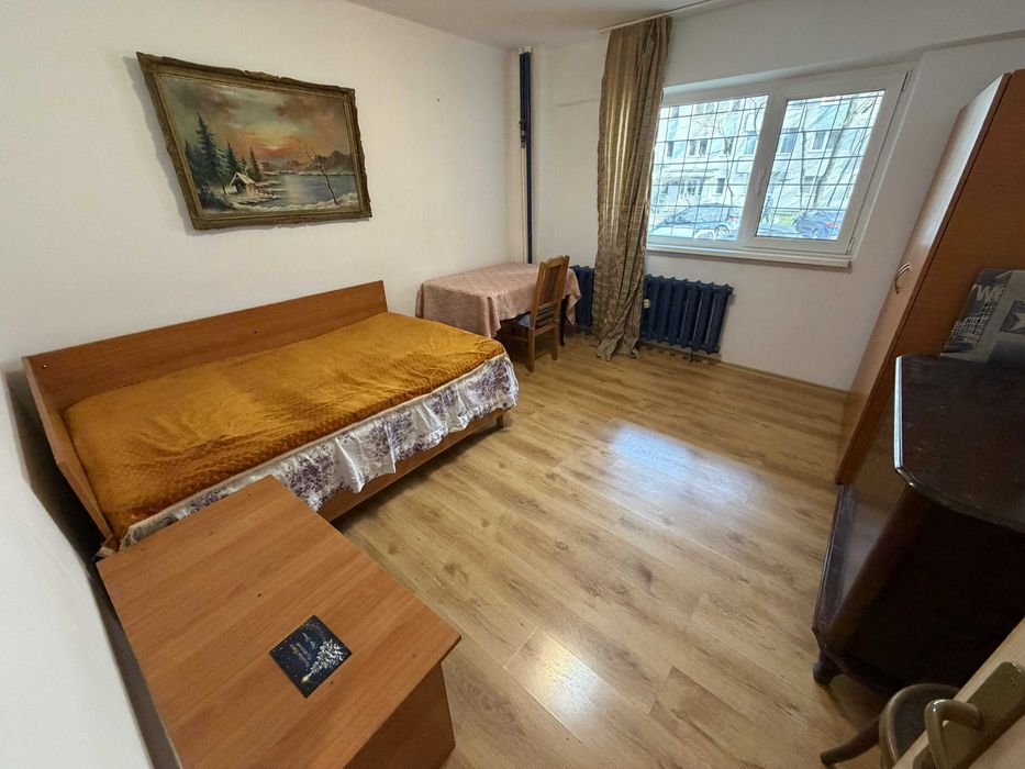 Închiriez 1 camera într-un apartament cu 3 camere