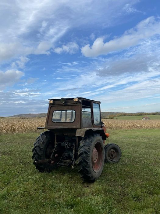Vând tractor u445