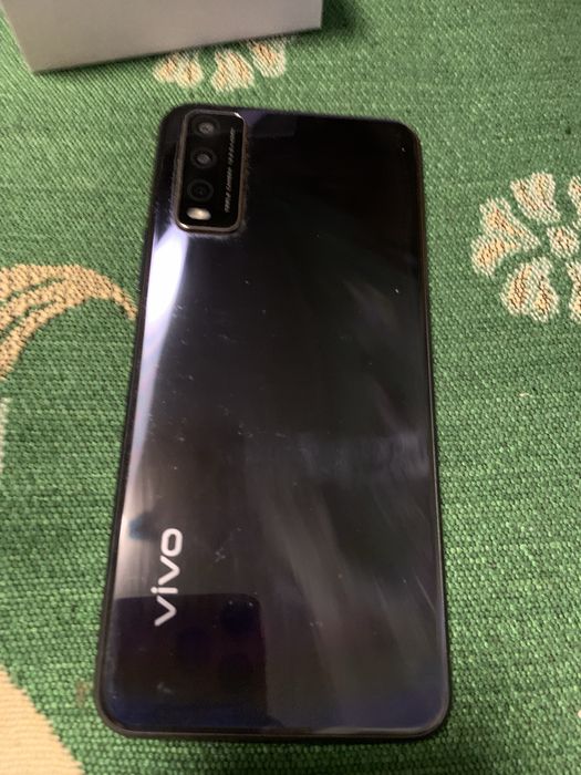 Продам смартфон Vivo Y20