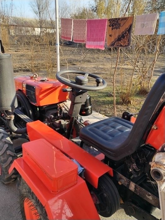 Mini traktor zubr 1105