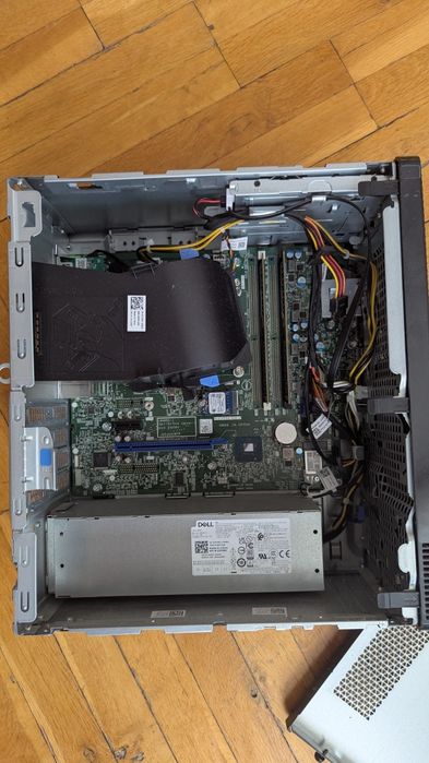 Десктоп компютър Dell Inspiron 3881