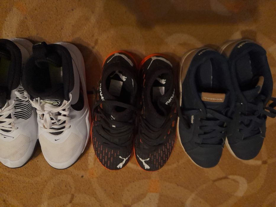 Vând adidași măsură 36 puțin folosiți trimit în tara cu fan 50 lei buc