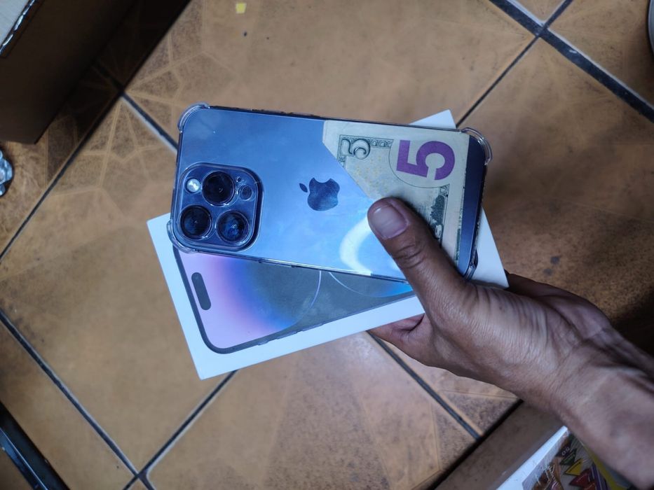 Продается телефон