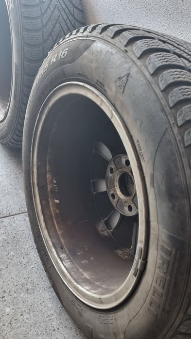 Гуми Pirelli 205 55 16 + джанти