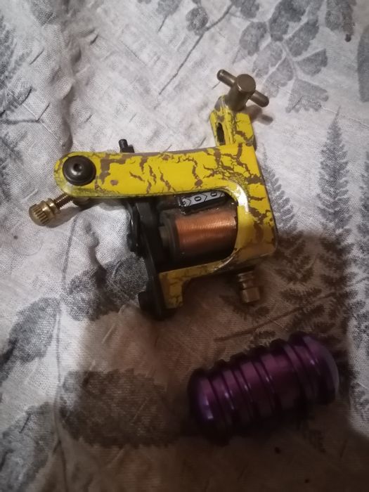 Vând mașina de tatuat