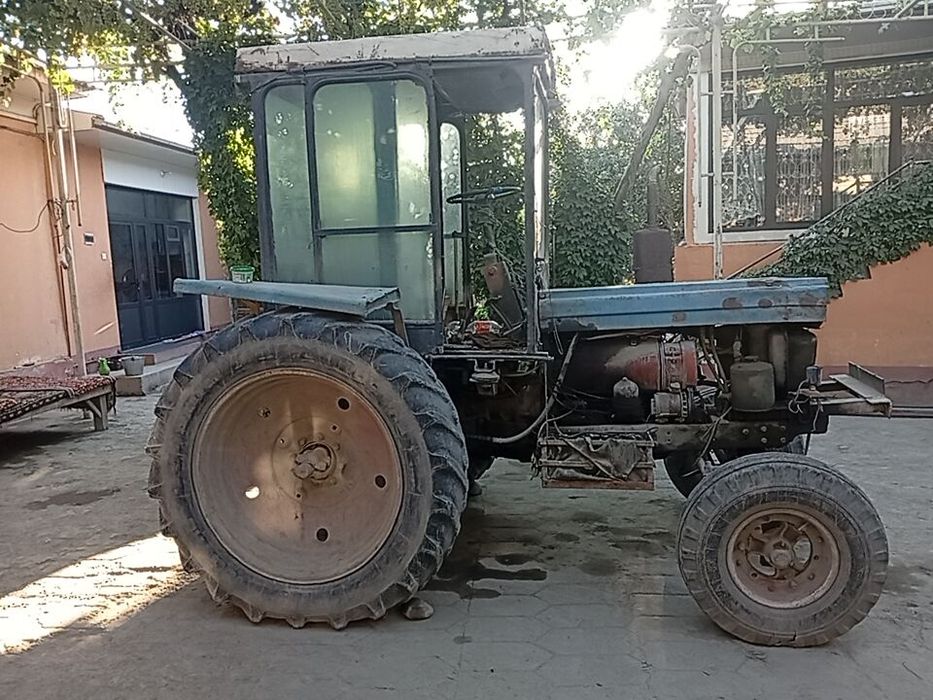 Traktor T28 sotiladi