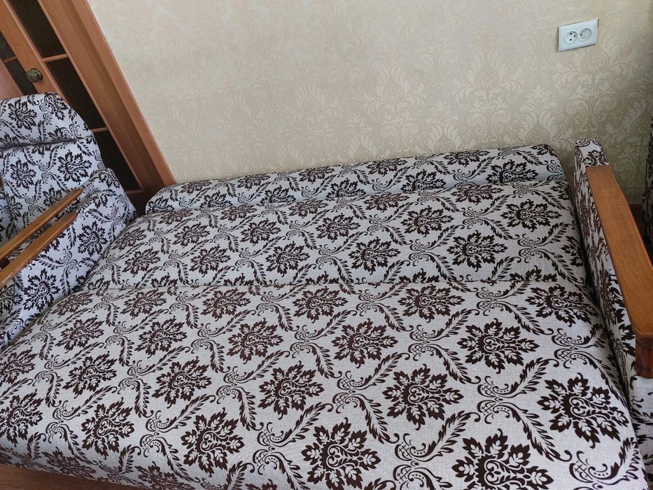 Продам Диван и 2 креслами