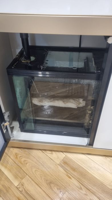 Продаётся привозной стеклянный аквариум